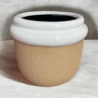 فازة سراميك بني رقبة ابيض 110763