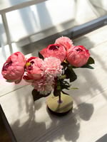 ورد بيوميا مع القرنفل