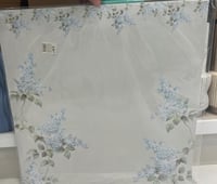 أوراق تغليف هدايا مشجر مربع