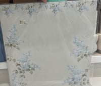 أوراق تغليف هدايا مشجر مربع