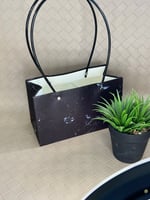 اكياس ورد يد بلاستك ثلاث الوان 11 قطعه