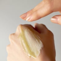 رغوة تنظيف الوجه للتخلص من الرؤوس السوداء من سوم ب...