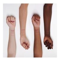 قلم محدد الشفاه ناعم ودقيق من ايسينس - 02