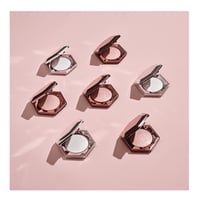 هايلايتر بودرة دياموند بومب روز ريف من فنتي بيوتي