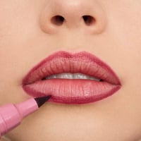 قلم محدد الشفاه لاين اند ستاين! نود بينك من ايسينس...