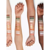 باليت ظلال العيون بنفينوتي ايه روما من ايسينس