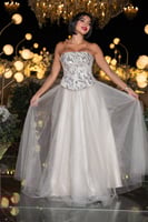 فستان سهرة أوف وايت بتطريز معدني وتنورة تول ناعمة