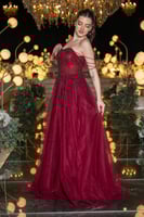 فستان سهرة أحمر بتصميم تول مطرز ولمسة رومانسية أني...