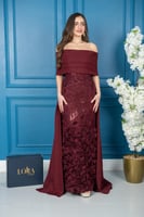 فستان سهرة خمري بتصميم ورود بارزة وشيفون فاخر