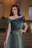 فستان سهرة جازار أخضر مطرز بتصميم أوف شولدر فاخر