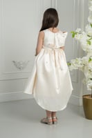 فستان بناتي أنيق بلون أوف وايت بتصميم فاخر للمناسب...