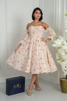 فستان وردي منقوش بأكمام وقصة أنثوية