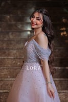 فستان سهرة وردي فاتح مكشوف الأكتاف ومطرز بالكريستا...