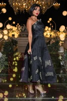 فستان سهرة أسود بنقش ذهبي بتصميم كتف واحد فاخر