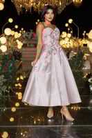 فستان سهرة وردي لامع بتصميم كورسيه مطرز وتنورة سات...