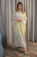 جلابية صفراء طويلة بنقشة ناعمة أنيقة