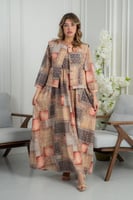 جلابية بنقشة مربعات فنية بألوان دافئة