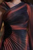 فستان سهرة بطيات متعددة الألوان بتصميم عصري فاخر