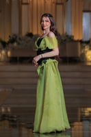 فستان لورا الأسود والليموني المطرّز الفخم