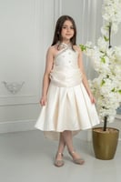 فستان بناتي أبيض أنيق بتصميم فاخر للمناسبات