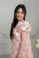 فستان أطفال وردي بنقشة فراشات وتصميم ناعم