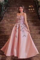 فستان سهرة وردي مطرز بتصميم كورسيه وقصة واسعة