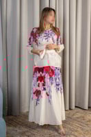 فستان أوف وايت طويل بنقشة ورود أنيقة