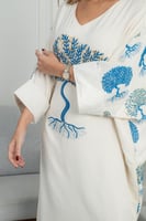 جلابية أنيقة بتطريز شجري مميز