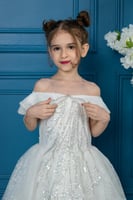 فستان بناتي أبيض منفوش بأكتاف ساقطة وتطريز لامع فا...