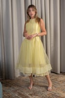 فستان تول أصفر ميدي بتصميم أنيق