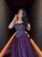 فستان لورا البنفسجي المطرّز الفخم