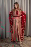 جلابية حمراء فاخرة بتطريز ذهبي تراثي وتصميم ملكي أ...