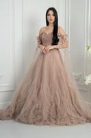 فستان سهرة أوف شولدر بلون شامبين بتطريز ناعم وكاب...