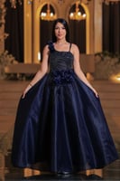 فستان لورا الكحلي المطرّز الفاخر