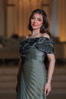 فستان سهرة جازار أخضر مطرز بتصميم أوف شولدر فاخر