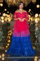 فستان سهرة متدرج بالأحمر والأزرق بتصميم مكشوف الأك...