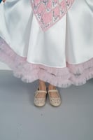 فستان بناتي وردي وأبيض منفوش بتطريز لامع وتصميم مت...