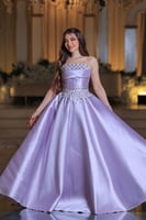 فستان سهرة بنفسجي فاتح بتصميم كب مطرز بلمعة فاخرة