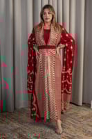 جلابية حمراء فاخرة بتطريز ذهبي تراثي وتصميم ملكي أ...