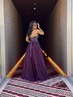 فستان لورا البنفسجي المطرّز الفخم