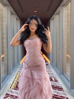 فستان لورا الوردي الطبقات الفاخر