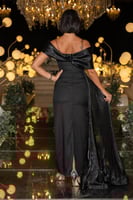 فستان سهرة أسود مطرز بتصميم كاب فاخر وثنيات حريرية