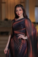 فستان سهرة بطيات متعددة الألوان بتصميم عصري فاخر