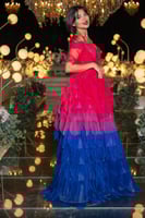 فستان سهرة متدرج بالأحمر والأزرق بتصميم مكشوف الأك...