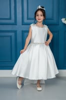 فستان بناتي أبيض منفوش بتطريز لؤلؤي ناعم حول الرقب...