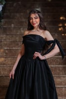 فستان سهرة أسود أوف شولدر بتصميم كلاسيكي وربطة جان...