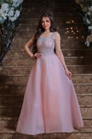 فستان وردي لامع بتطريز فاخر