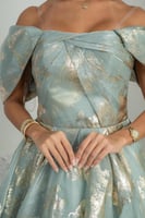 فستان سهرة أنيق بقصة أوف شولدر ولمسة فاخرة