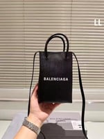 حقيبة يد بتصميم حقيبة هاتف بالنسياغا لون اسود