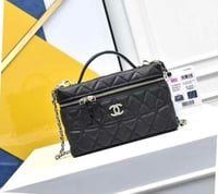 حقيبه شانيل لانش بوكس 25C بسلسلة كتف لون أسود